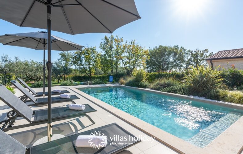 Villa with swimming pool in coastal Istria