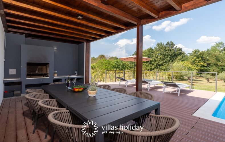 Grill area and outdoor dining table of Villa Istria Green