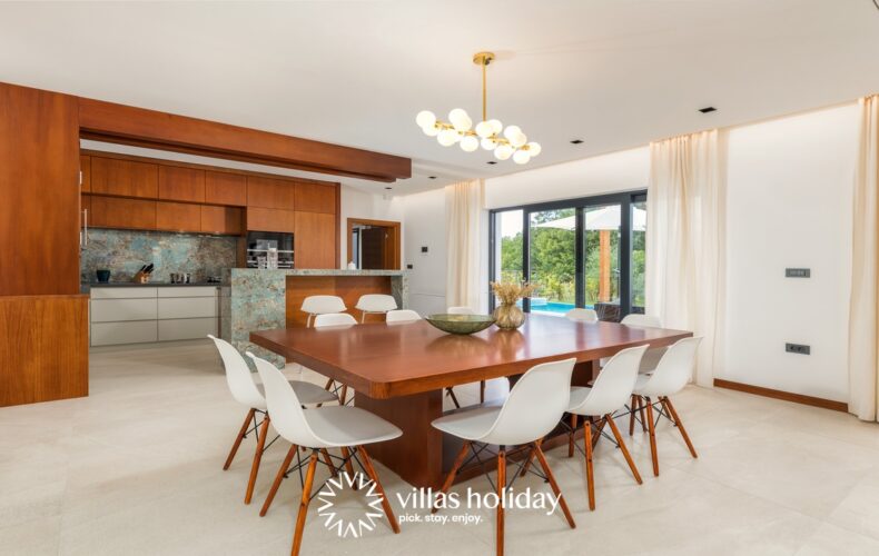 Kitchen and dining area of Villa Istria Green