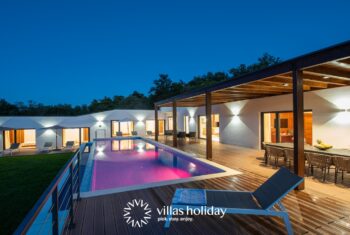 Villa with heated swimming pool and spacious garden in coastal Istria