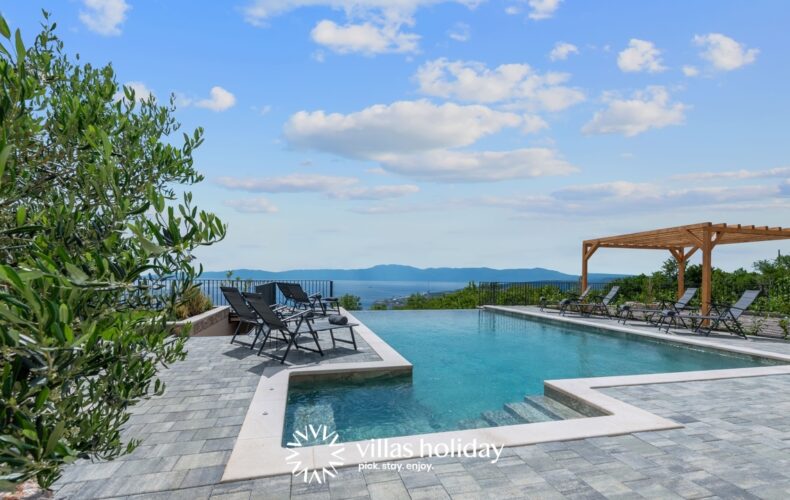 Infinity pool of Villa Green Garden