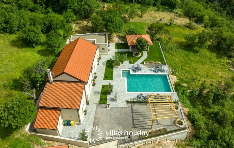 Villa with swimming pool sauna and jacuzzi near Rijeka