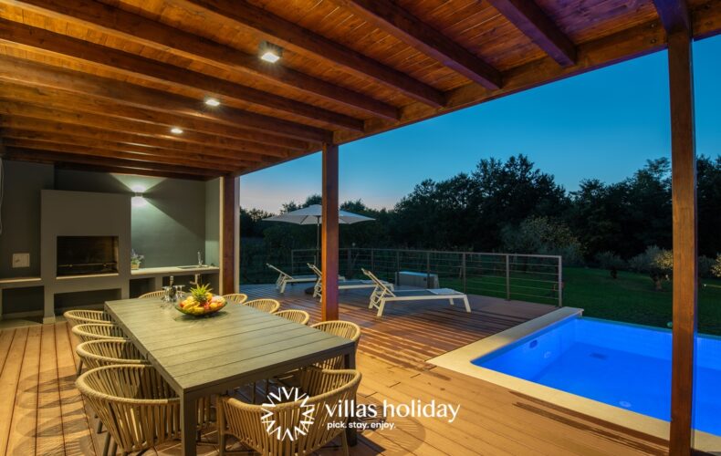 Grill area and outdoor dining table of Villa Istria Green