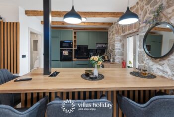 Kitchen island of Villa Green Garden