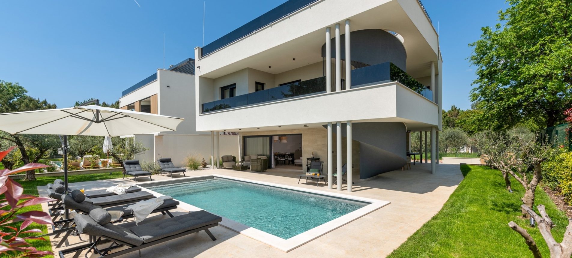 Moderne Villa Tranquilla mit Pool und Whirlpool